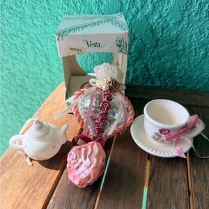 Bundle of 4 Pink and White ornaments